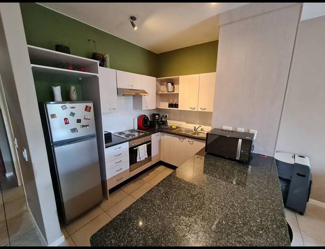 2 BEDROOM APARTMENT FOR SALE IN BRYANSTON